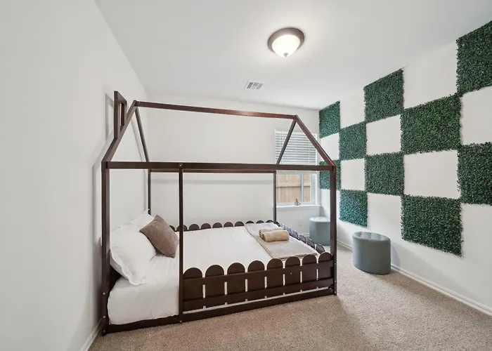 Spacious 4br With Fire Pit Games Midtown Near Tu Apartment *