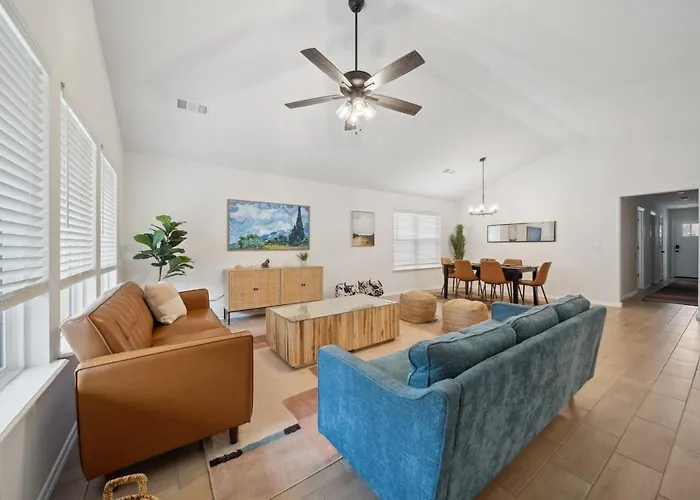 Spacious 4br With Fire Pit Games Midtown Near Tu Apartment *