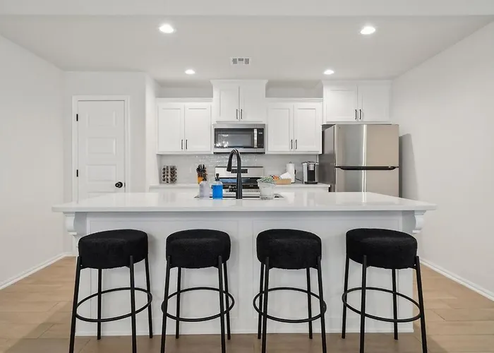 Apartment Spacious 4br With Fire Pit Games Midtown Near Tu Tulsa
