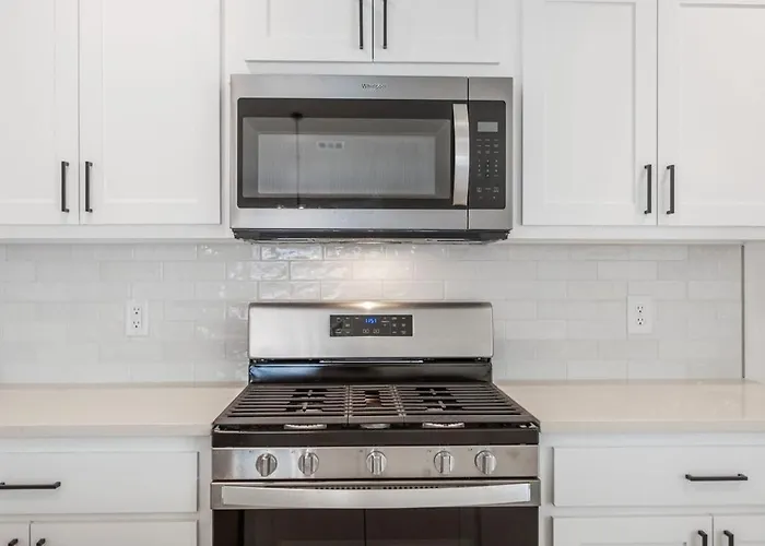 Spacious 4br With Fire Pit Games Midtown Near Tu Apartment Tulsa