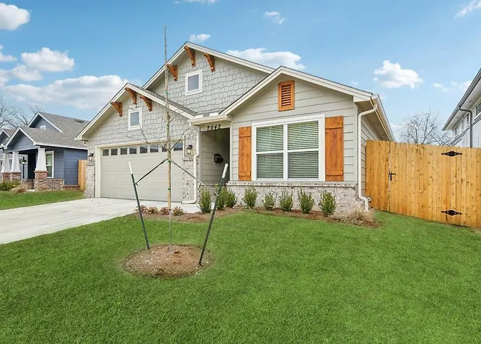 Spacious 4br With Fire Pit Games Midtown Near Tu Apartment
