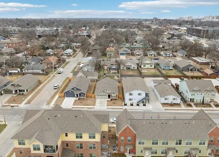 Spacious 4br With Fire Pit Games Midtown Near Tu * Tulsa